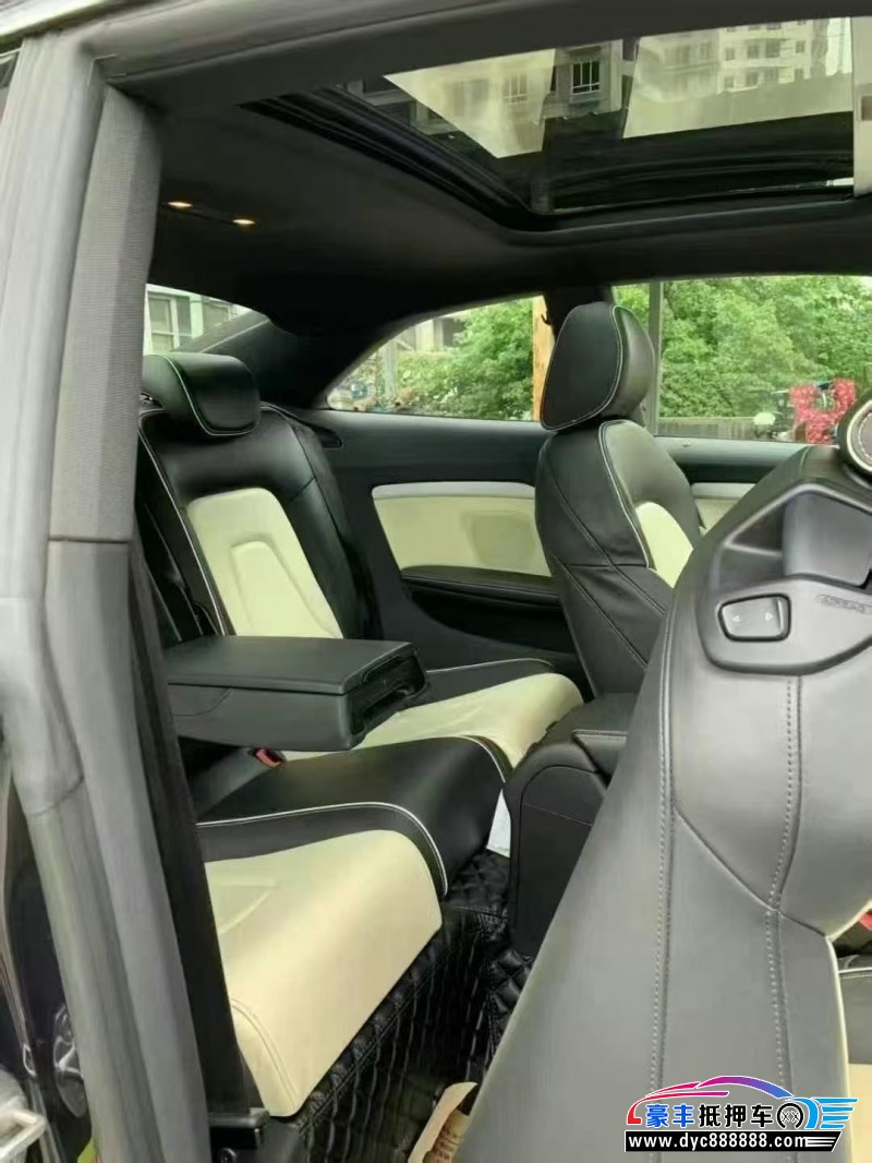 17年奥迪A5轿车抵押车出售