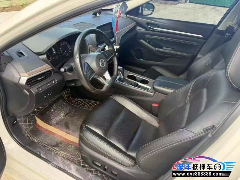 22年日产天籁轿车抵押车出售