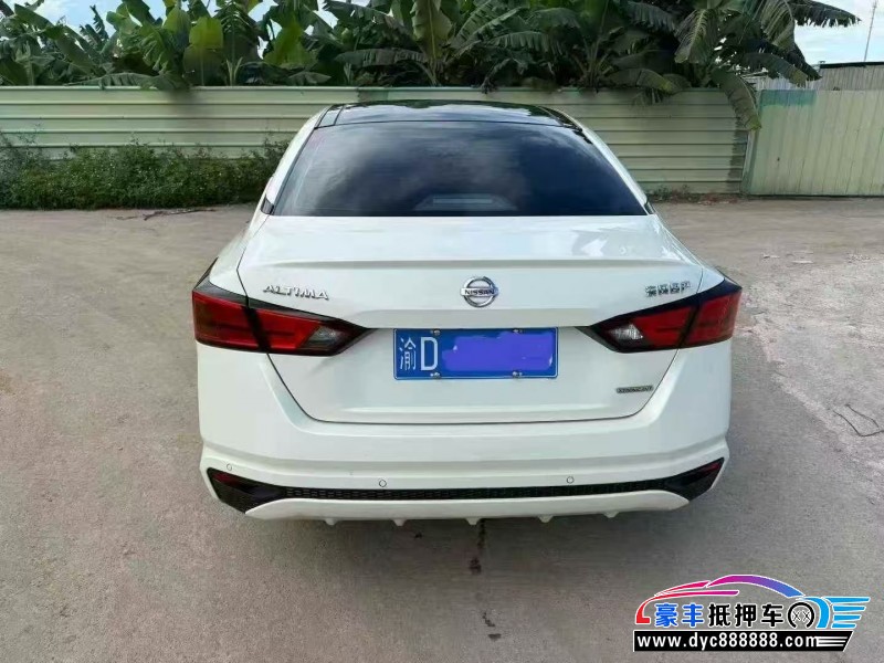 22年日产天籁轿车抵押车出售