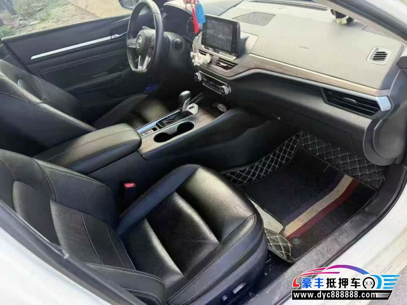 22年日产天籁轿车抵押车出售