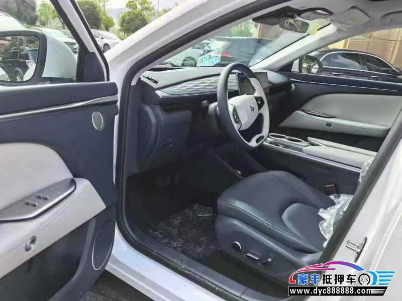 25年极狐阿尔法T轿车抵押车出售