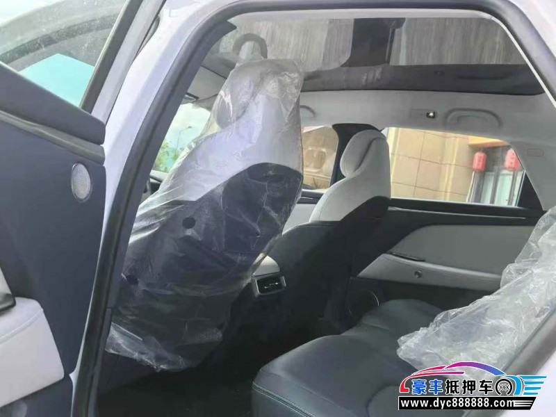 25年极狐阿尔法T轿车抵押车出售