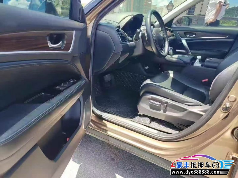 17年本田冠道轿车抵押车出售