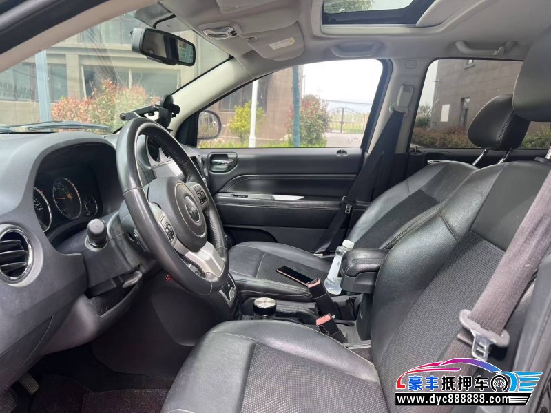 14年Jeep指南者轿车抵押车出售