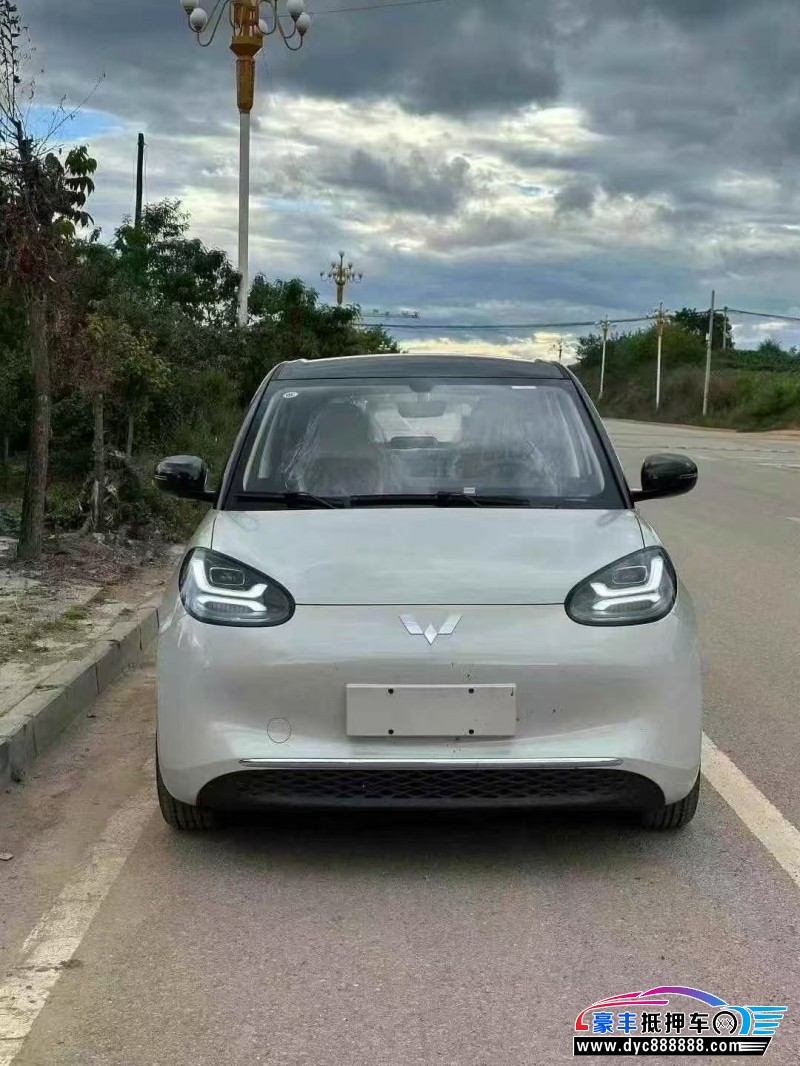 25年五菱缤果轿车抵押车出售