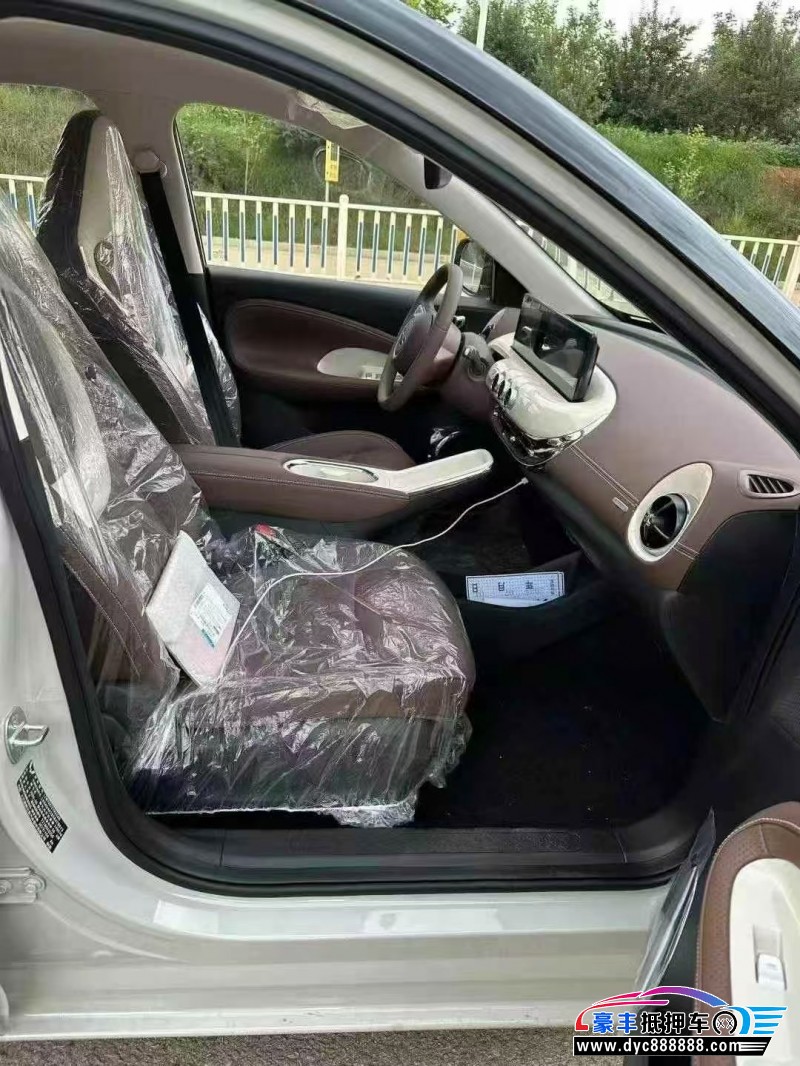 25年五菱缤果轿车抵押车出售