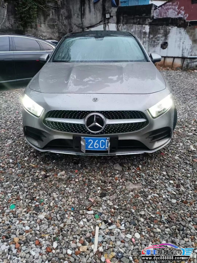 19年奔驰A轿车抵押车出售