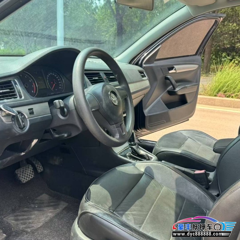 14年大众朗逸轿车抵押车出售