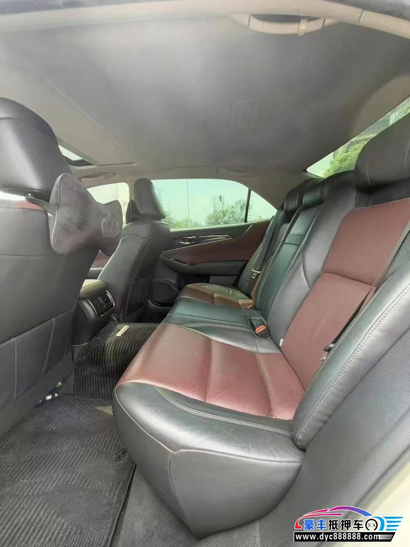 18年丰田皇冠轿车抵押车出售