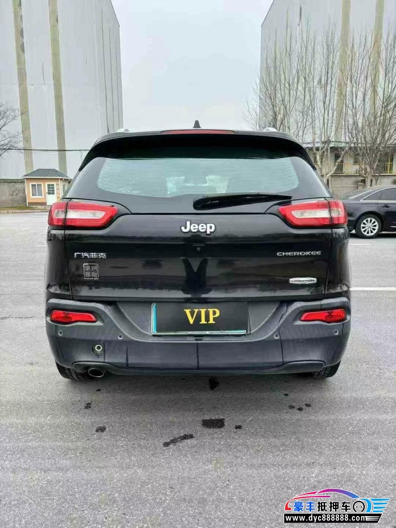 16年Jeep自由光轿车抵押车出售