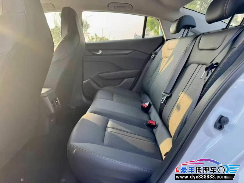 25年东风风神奕炫轿车抵押车出售