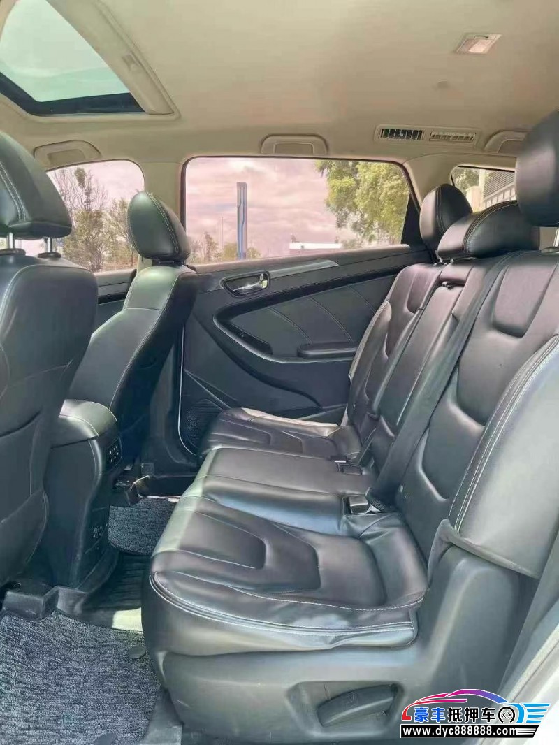 18年东风风光580轿车抵押车出售