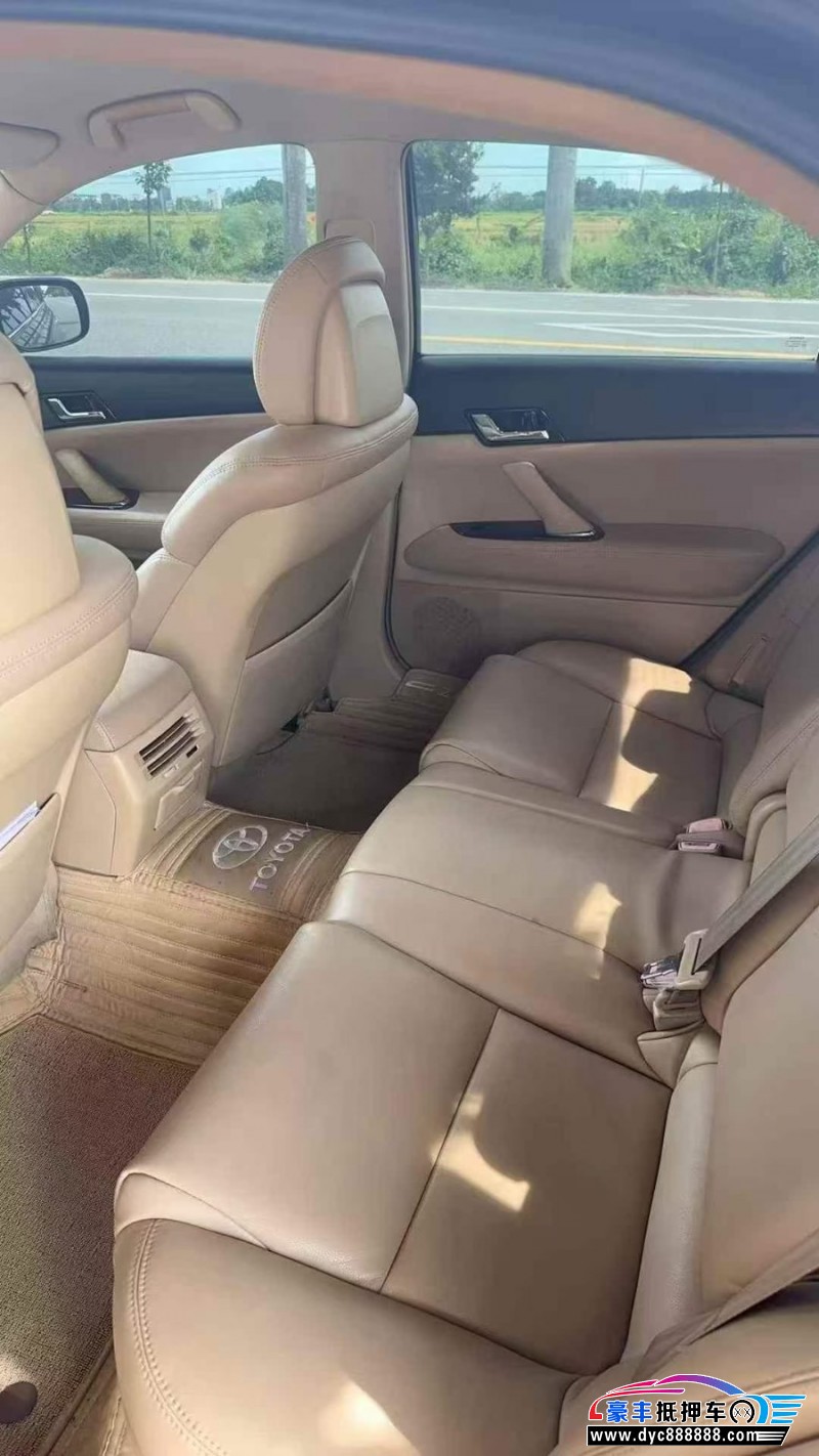 10年丰田锐志轿车抵押车出售