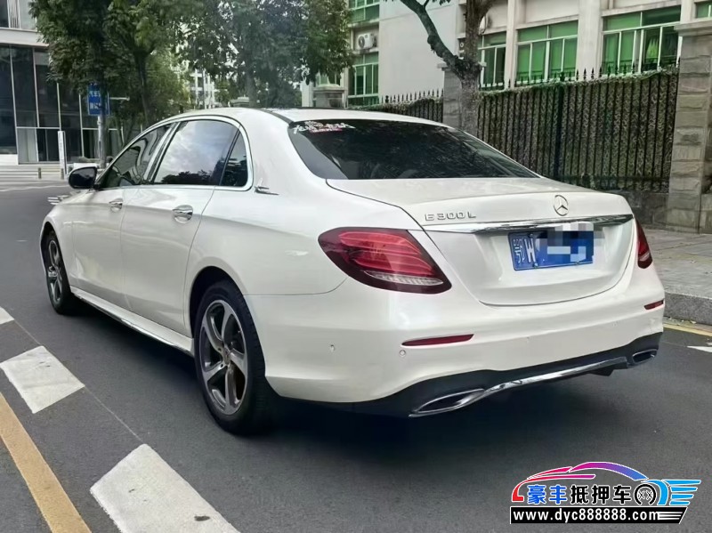19年奔驰E轿车抵押车出售