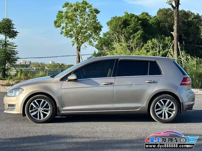 14年大众高尔夫轿车抵押车出售