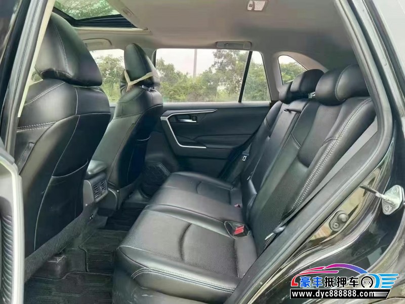 20年丰田RAV4轿车抵押车出售