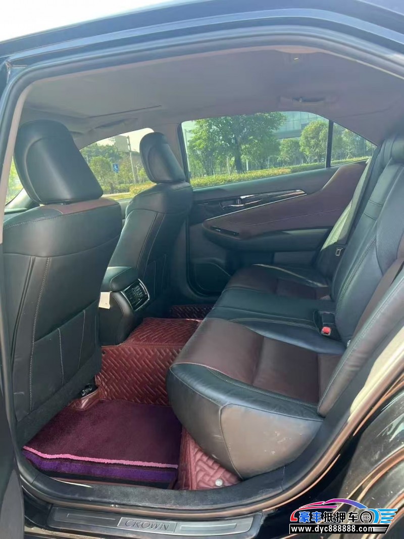 19年丰田皇冠轿车抵押车出售