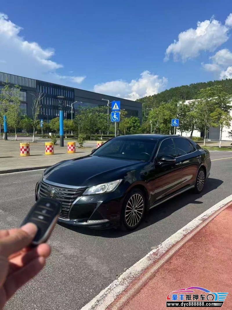 19年丰田皇冠轿车抵押车出售