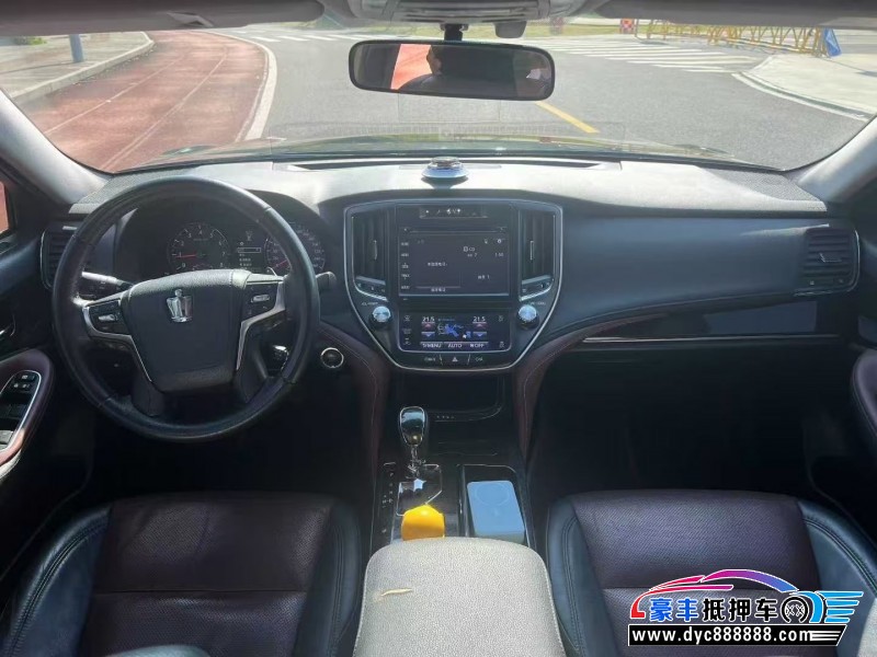 19年丰田皇冠轿车抵押车出售