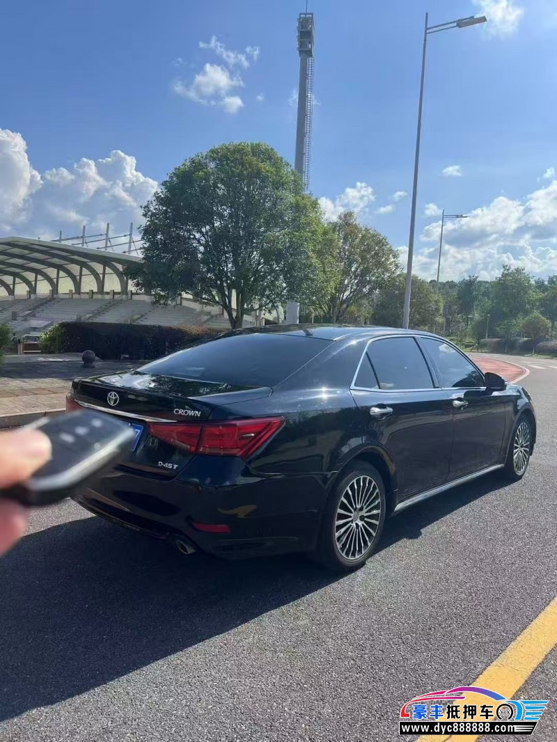 19年丰田皇冠轿车抵押车出售