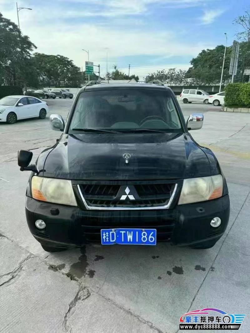 03年三菱帕杰罗轿车