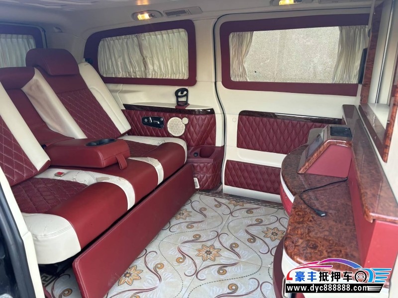 17年奔驰唯雅诺轿车抵押车出售