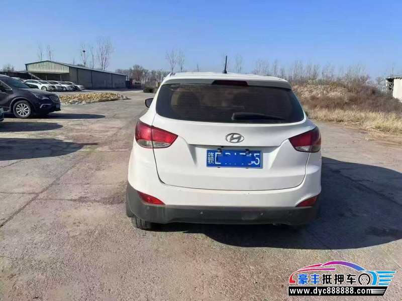 17年现代ix35轿车抵押车出售