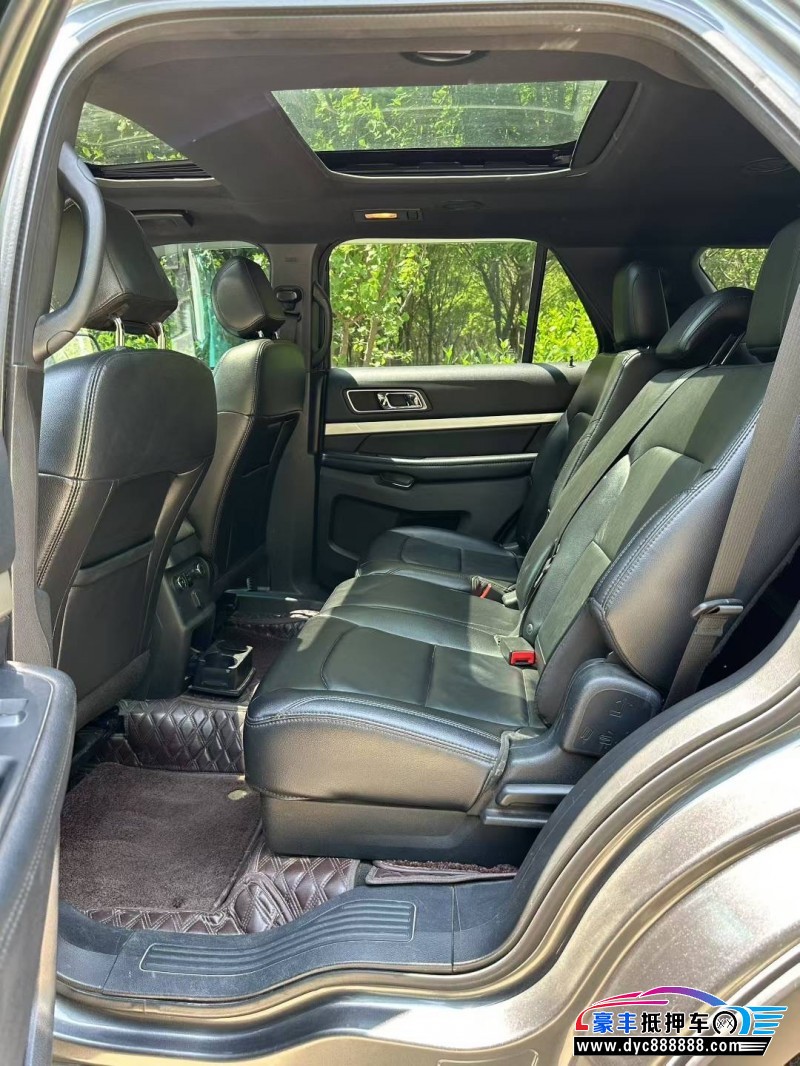 16年福特探险者轿车抵押车出售