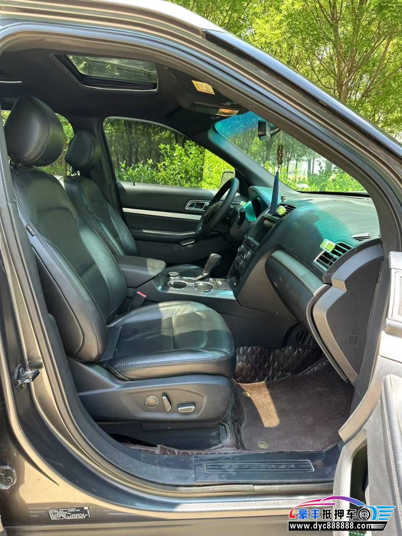 16年福特探险者轿车抵押车出售