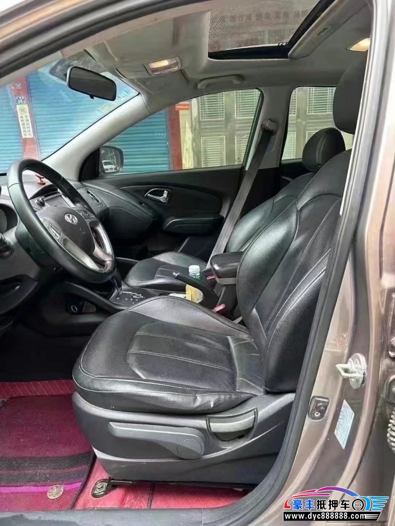 16年现代ix35轿车抵押车出售