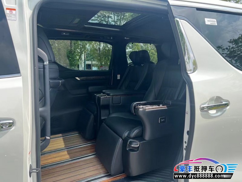 18年丰田埃尔法轿车抵押车出售