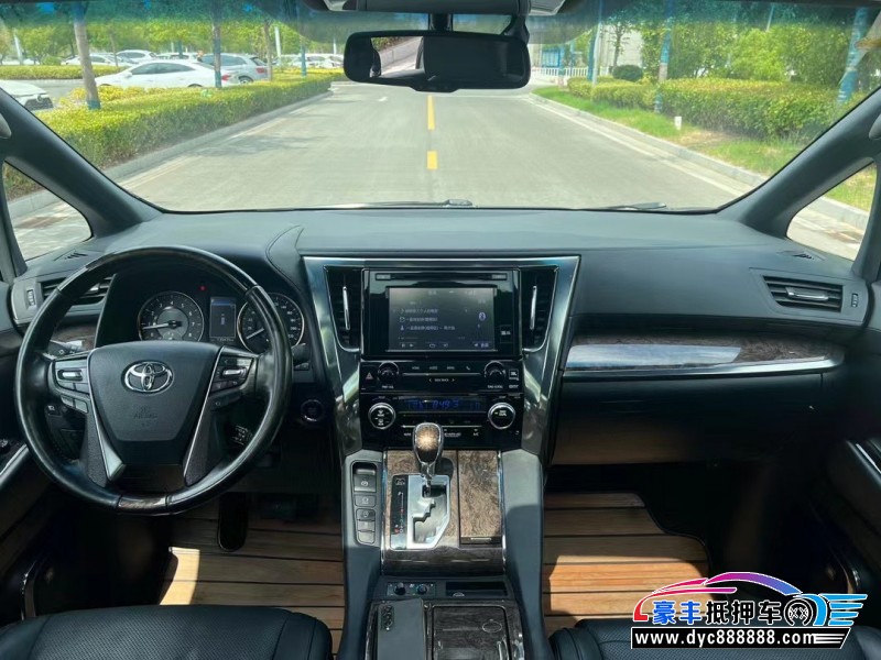 18年丰田埃尔法轿车抵押车出售