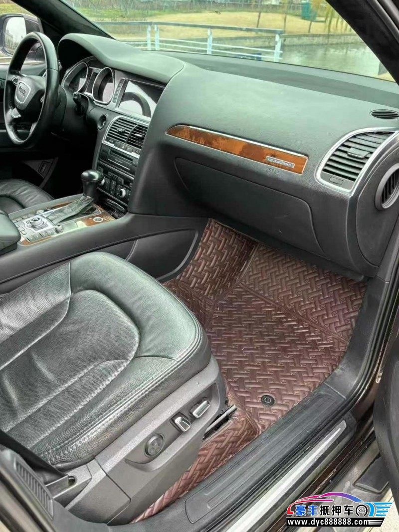 13年奥迪Q7轿车抵押车出售