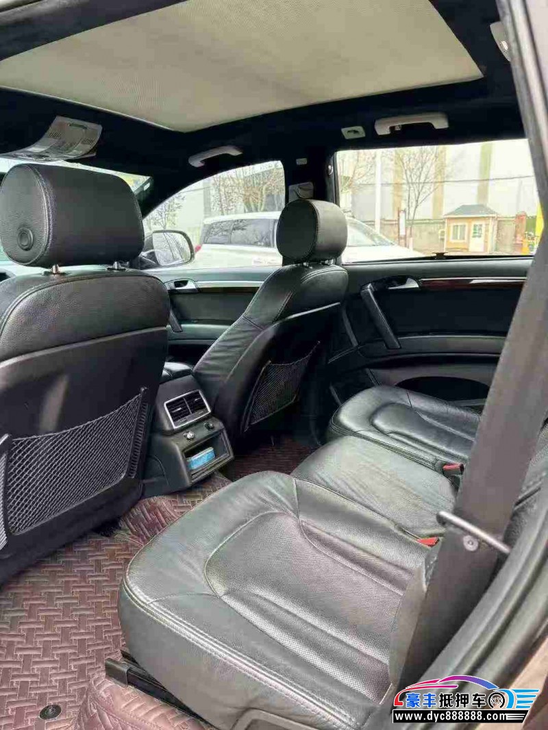 13年奥迪Q7轿车抵押车出售