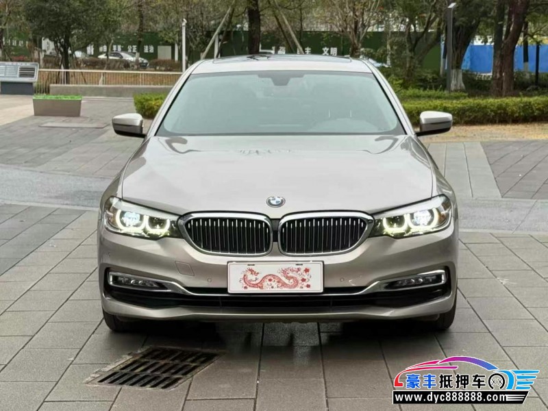 抵押车出售19年宝马5系轿车