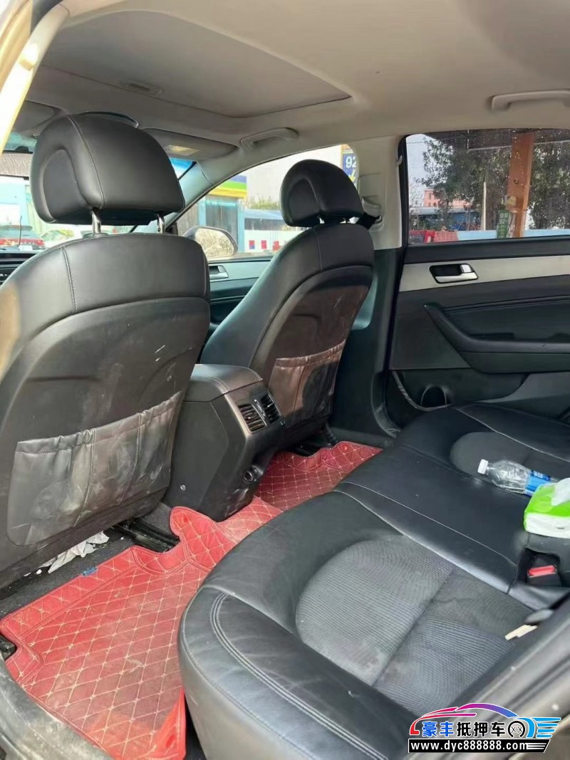 17年现代索纳塔轿车抵押车出售