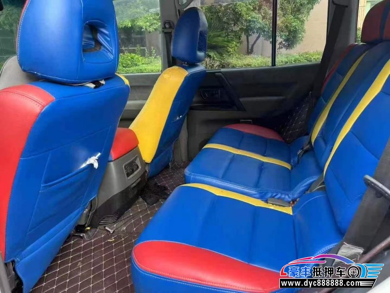 10年三菱帕杰罗轿车抵押车出售