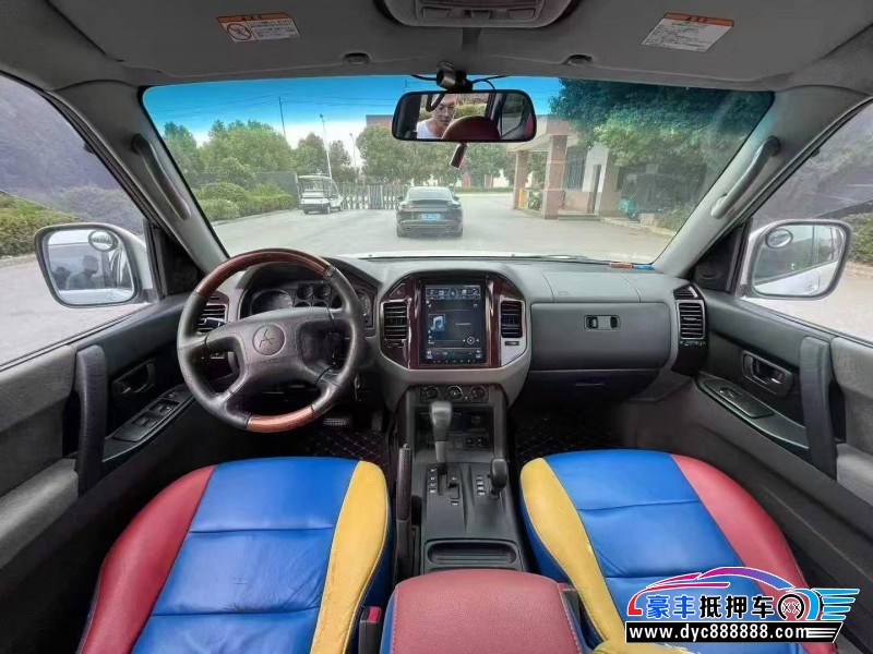 10年三菱帕杰罗轿车抵押车出售