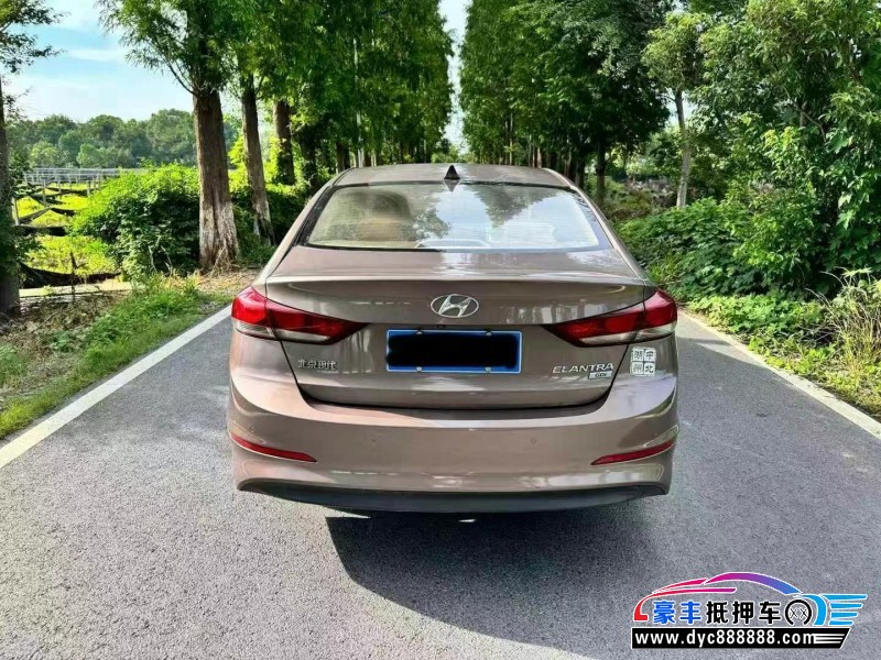 16年现代领动轿车抵押车出售