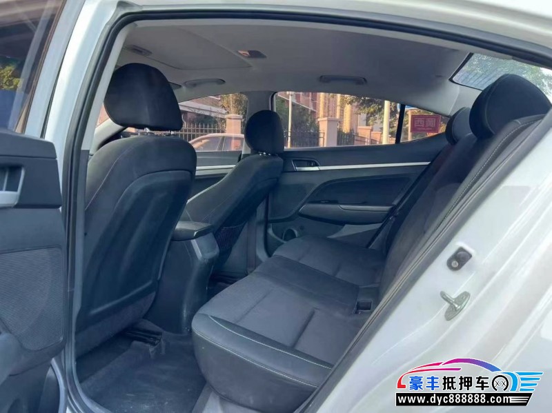 16年现代领动轿车抵押车出售