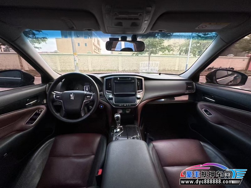 18年丰田皇冠轿车抵押车出售