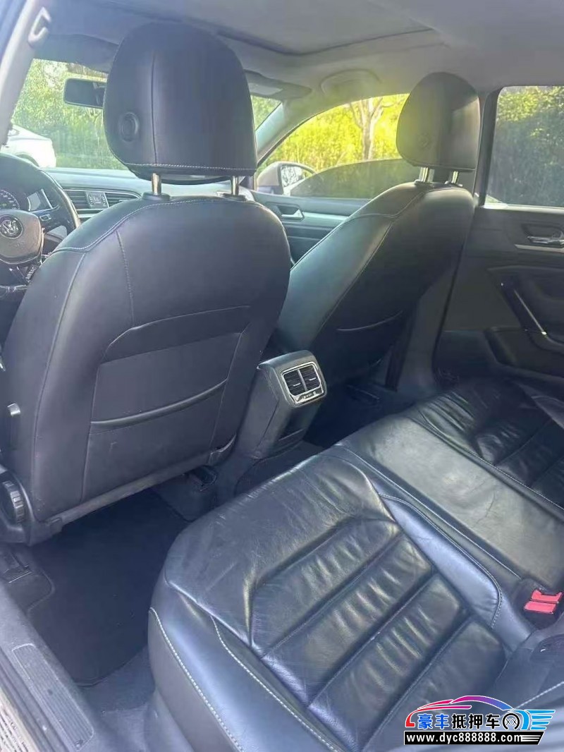 15年大众凌渡轿车抵押车出售