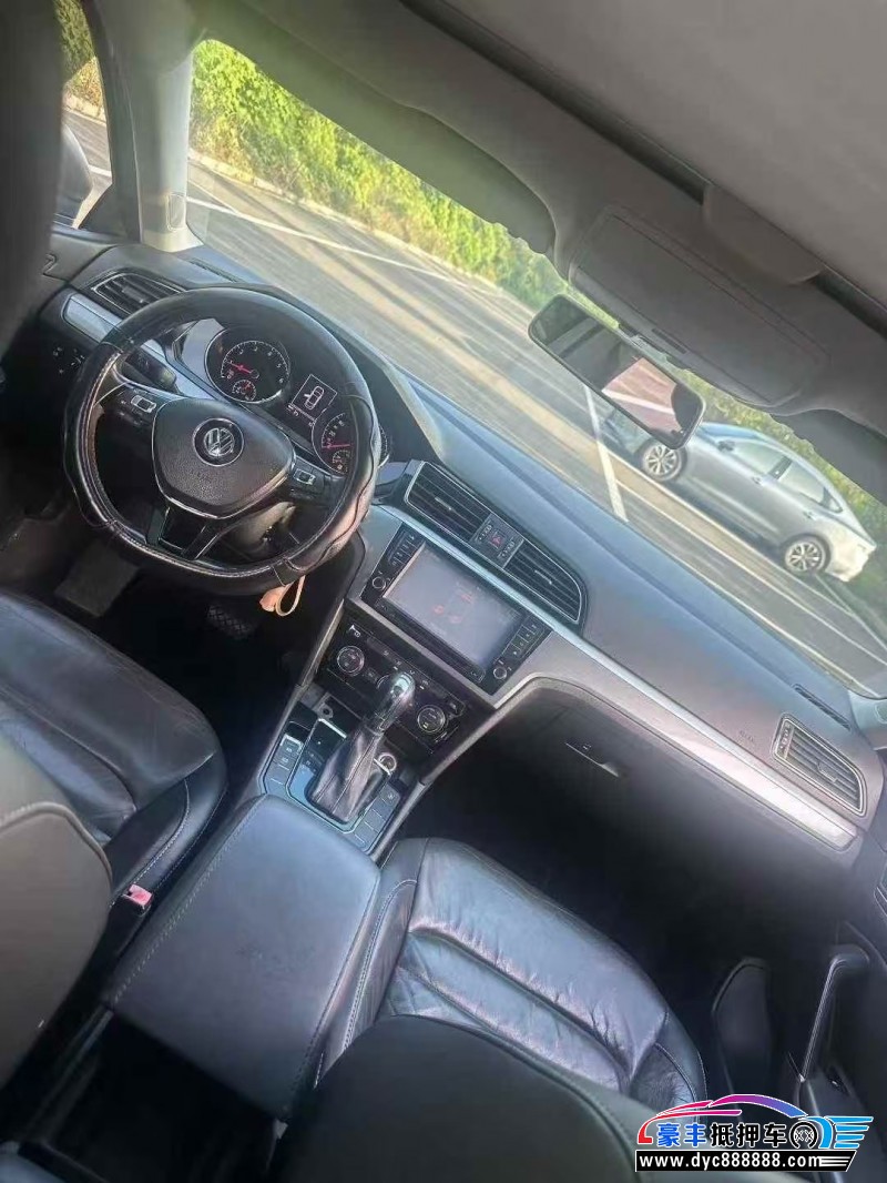 15年大众凌渡轿车抵押车出售