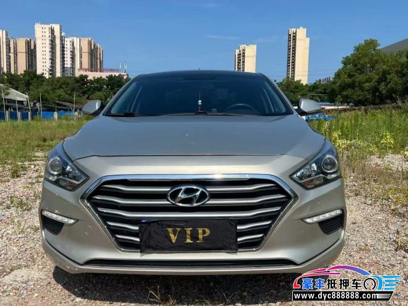 抵押车出售18年现代名图轿车