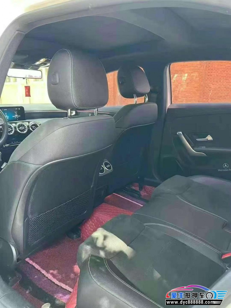 21年奔驰A轿车抵押车出售