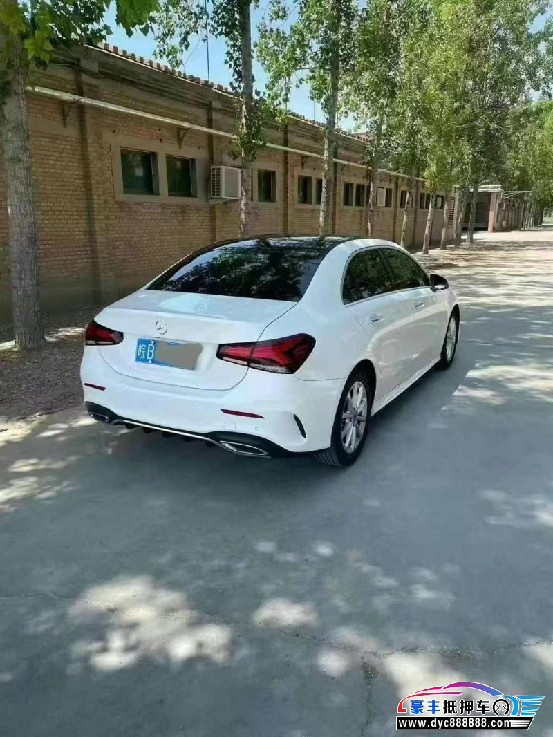 21年奔驰A轿车抵押车出售