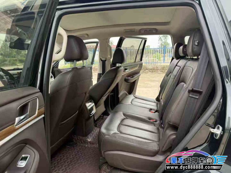 18年荣威RX8轿车抵押车出售