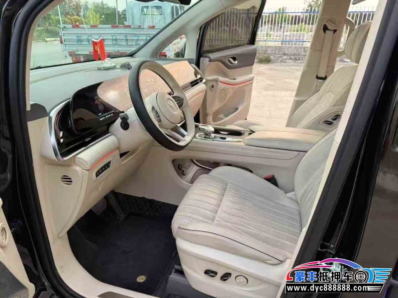 24年岚图梦想家轿车抵押车出售