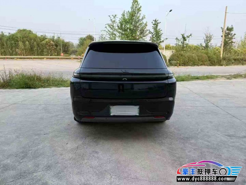 24年理想L8轿车抵押车出售