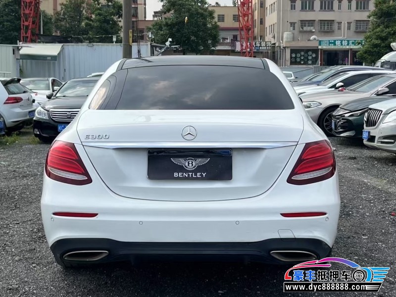 17年奔驰E轿车抵押车出售